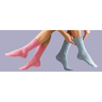 Pink og blå diabetic sokker fra GentleGrip.