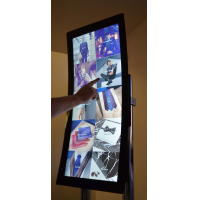 Ein gewölbter projizierter kapazitiver Glas-Touchscreen.