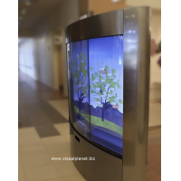 Ein gekrümmter Touchscreen mit einer 40-Zoll-Touch-Screen-Overlay