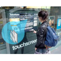 Una superposición de pantalla táctil de tamaño personalizado en uso en una ventana.