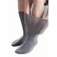 Calcetines extra anchos de edema gris de GentleGrip.