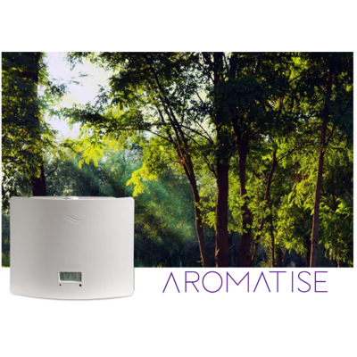 Máquina de marketing de esencias aromatizadas sobre un fondo de bosque.