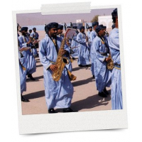 Instrumentos de la banda de marcha BBICO para eventos ceremoniales.