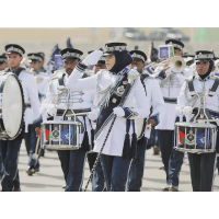 La banda policial de Omán, mientras BBICO analiza la historia de las bandas militares.