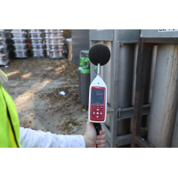 Suis meter desibel bunyi yang digunakan untuk penilaian hingar industri.