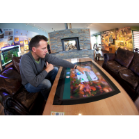 Een interactieve tafel gemaakt met behulp van een folie van VisualPlanet, folie fabrikanten van touchscreens