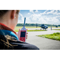 Eenvoudige geluidsniveaumeter voor nauwkeurige metingen op een luchthaven.