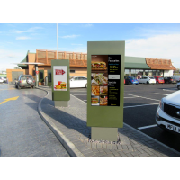 Armagard QSR outdoor digital signage behuizing in situ