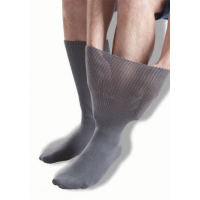 GentleGrip&#39;ten ekstra geniş, gri ödem çorapları.